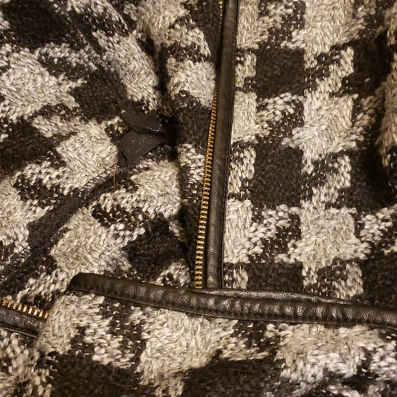 Sweater - Picture 8 of 8